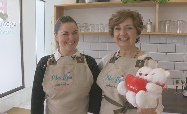 Cristina García y Pilar Llera antes de ponerse manos a la obra.