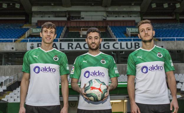 Guillermo, nando garcía y Borja Galán, en el Sardinero.