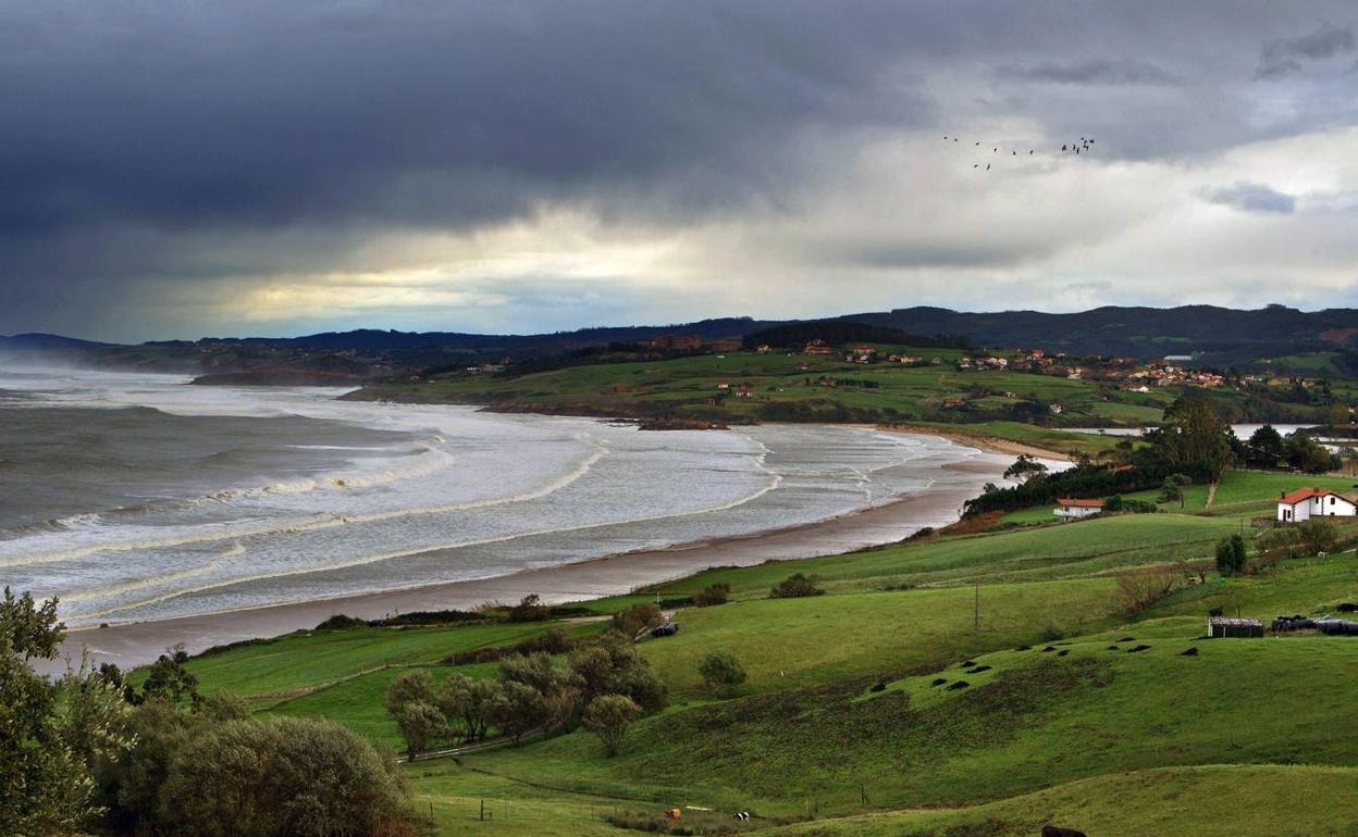 Vista de la playa de Oyambre