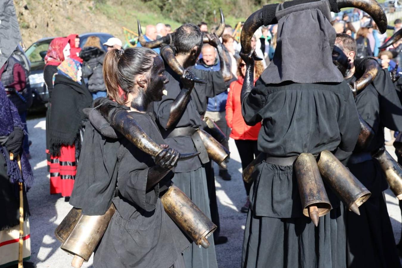 Cientos de personas participan hoy en una celebración ancestral lebaniega