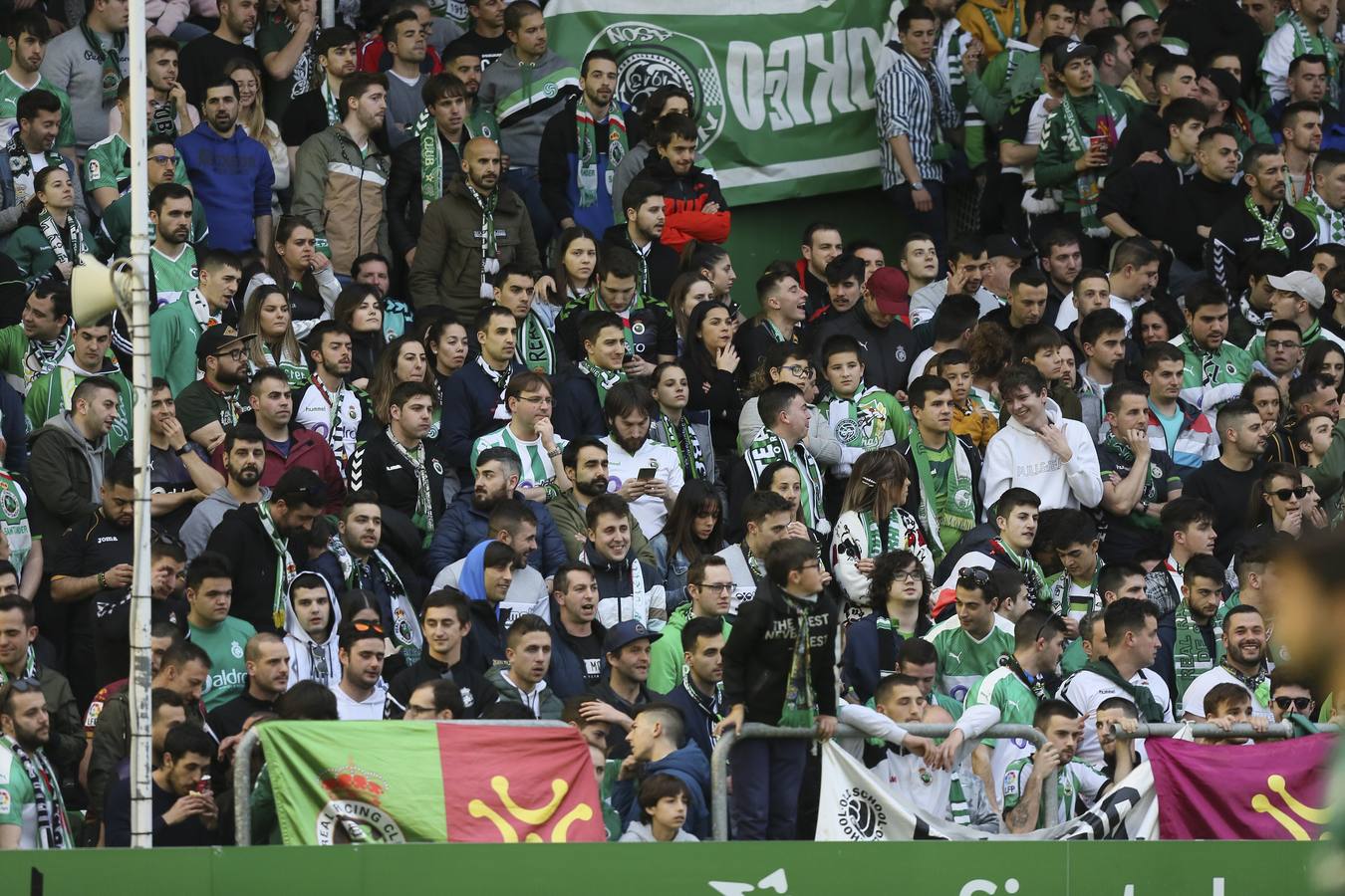 Fotos: Búscate si estuviste en la Tribuna Norte de los Campos de Sport