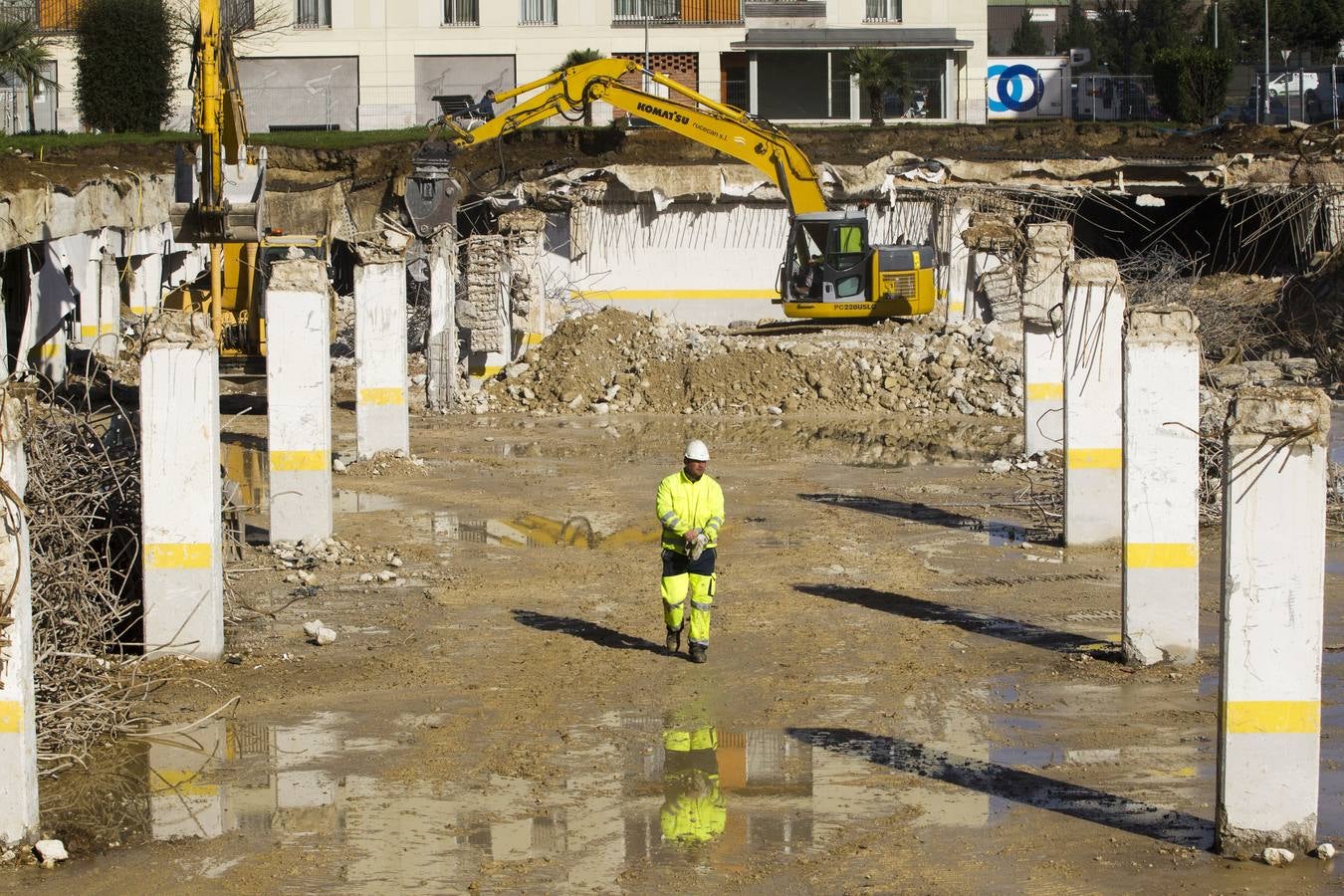 Fotos: Retirada de escombros y coches en Nueva Montaña