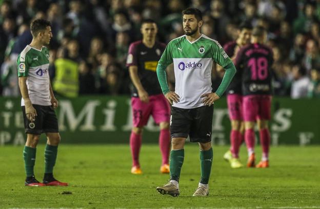 Buñuel y Papu, cariacontecidos tras la derrota frente al Sporting del pasado domingo.