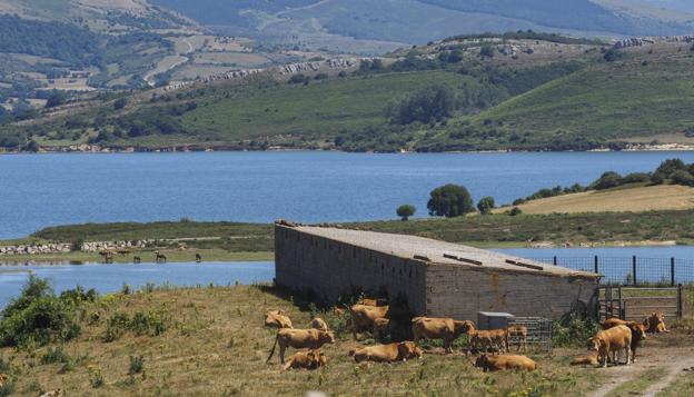 El agua del Embalse del Ebro es esencial para los municipios bañados por la bahía de Santander