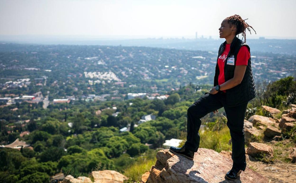 Saray Khumalo, la primera africana negra que corona el Polo Sur y el Everest