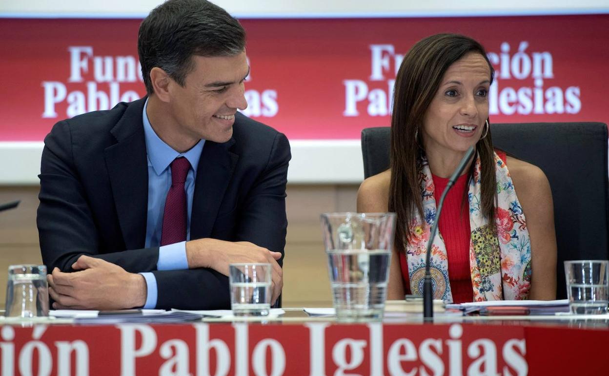 Beatriz Corredor, junto a Pedro Sánchez, en una imagen de 2018. 