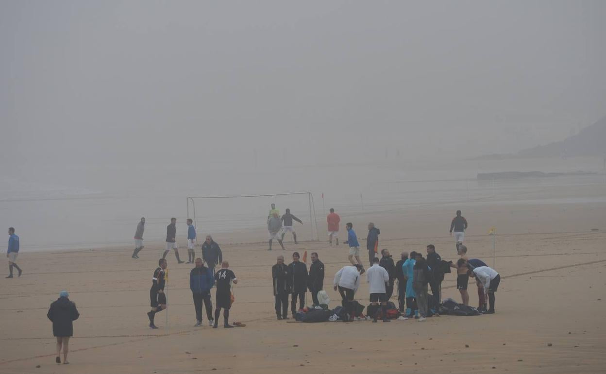 Un paseo fantasmagórico por Santander bajo la niebla.