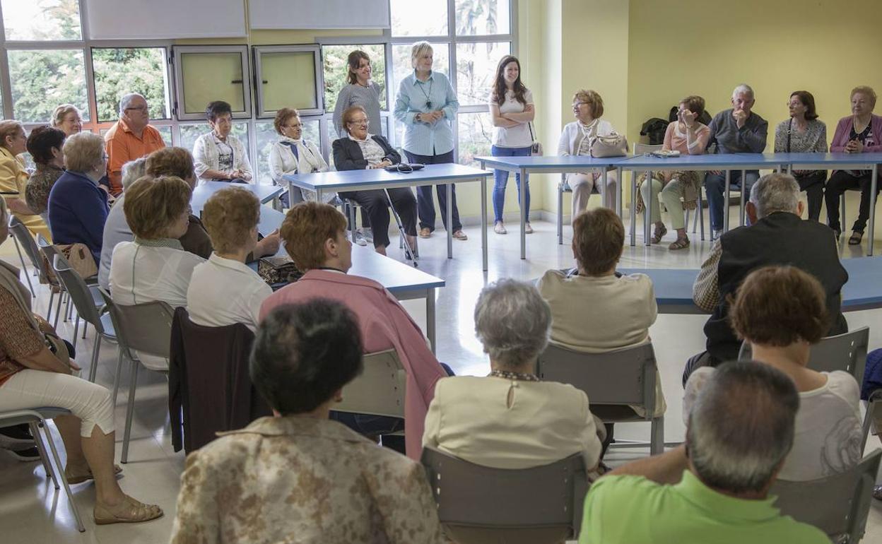 Imagen de archivo de una edición anterior del programa de psicomotricidad para personas mayores en La Vidriera