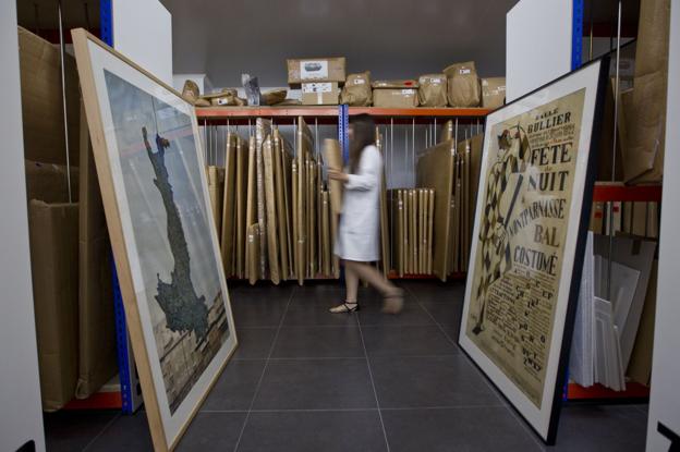 Detalle de las instalaciones del Archivo Lafuente donde están depositadas miles de obras y piezas ligadas a las vanguardias.