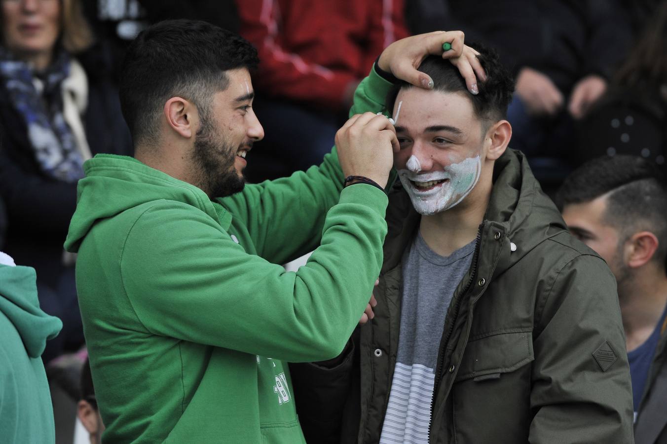 Fotos: Gran ambiente en el derbi del Malecón entre el Aldro Independiente y el Bathco