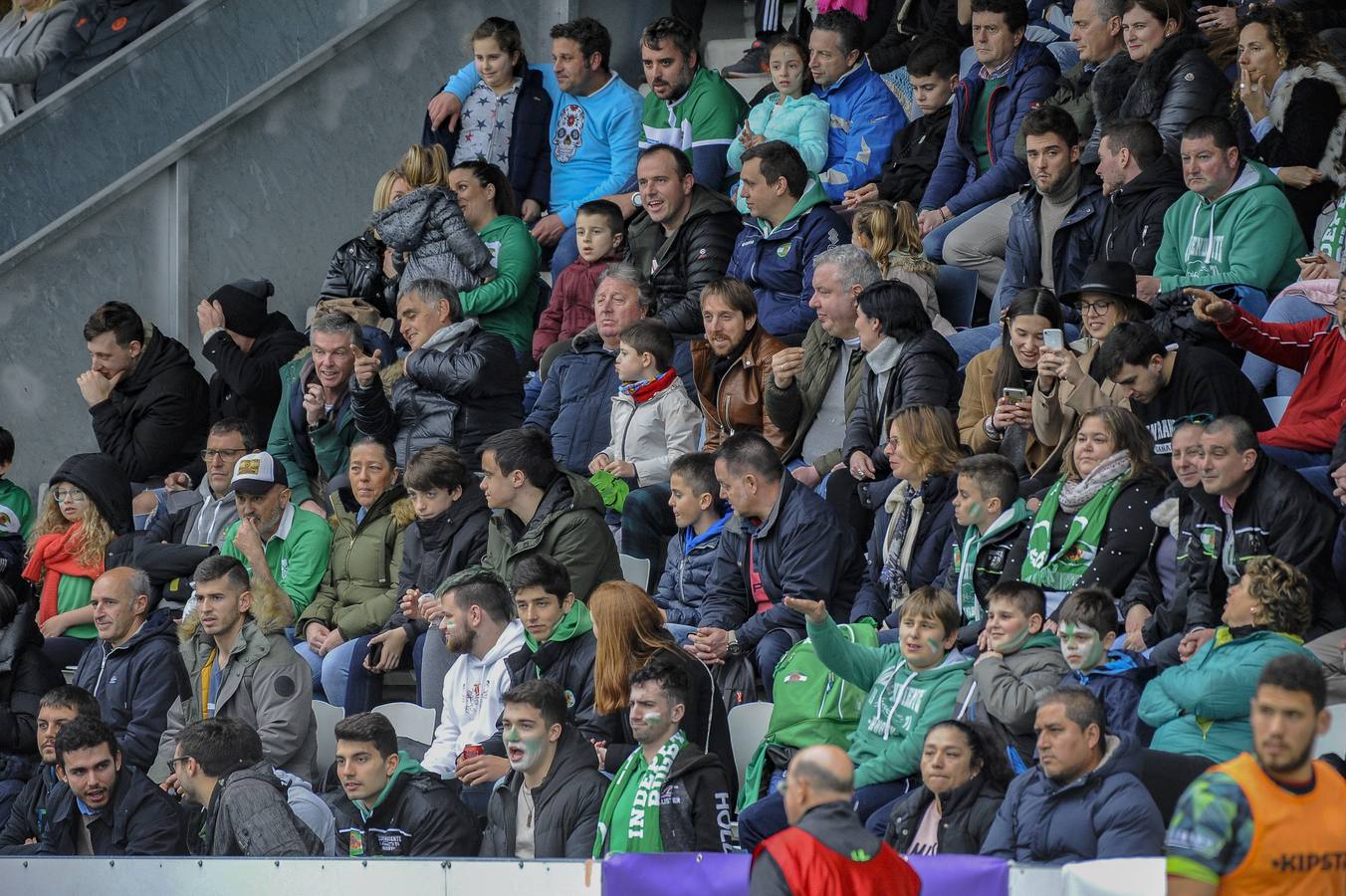 Fotos: Gran ambiente en el derbi del Malecón entre el Aldro Independiente y el Bathco