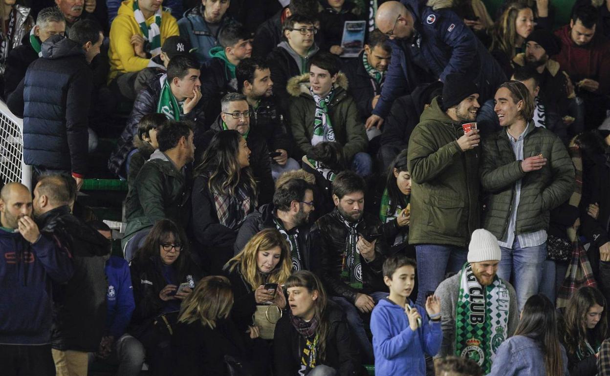 Búscate en las fotos si estuviste en el partido Racing-Zaragoza