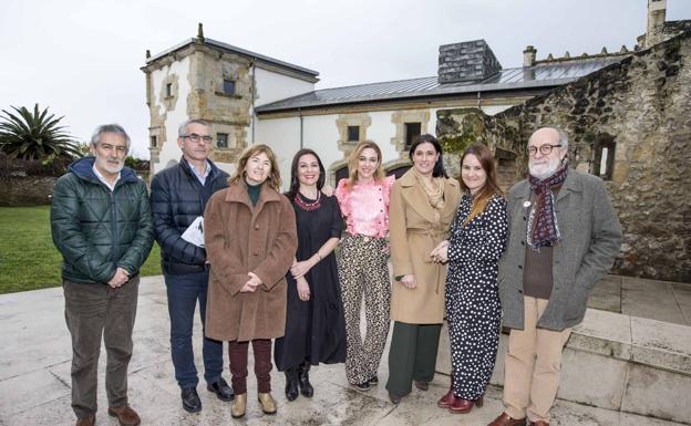 Fernando Abascal, Lorenzo Ortiz, María Luisa Sanjuán, Patricia Cercas, Marta Hazas, Gema Igual, Almudena Díaz y Paco Valcarce, en la presentación del ciclo.