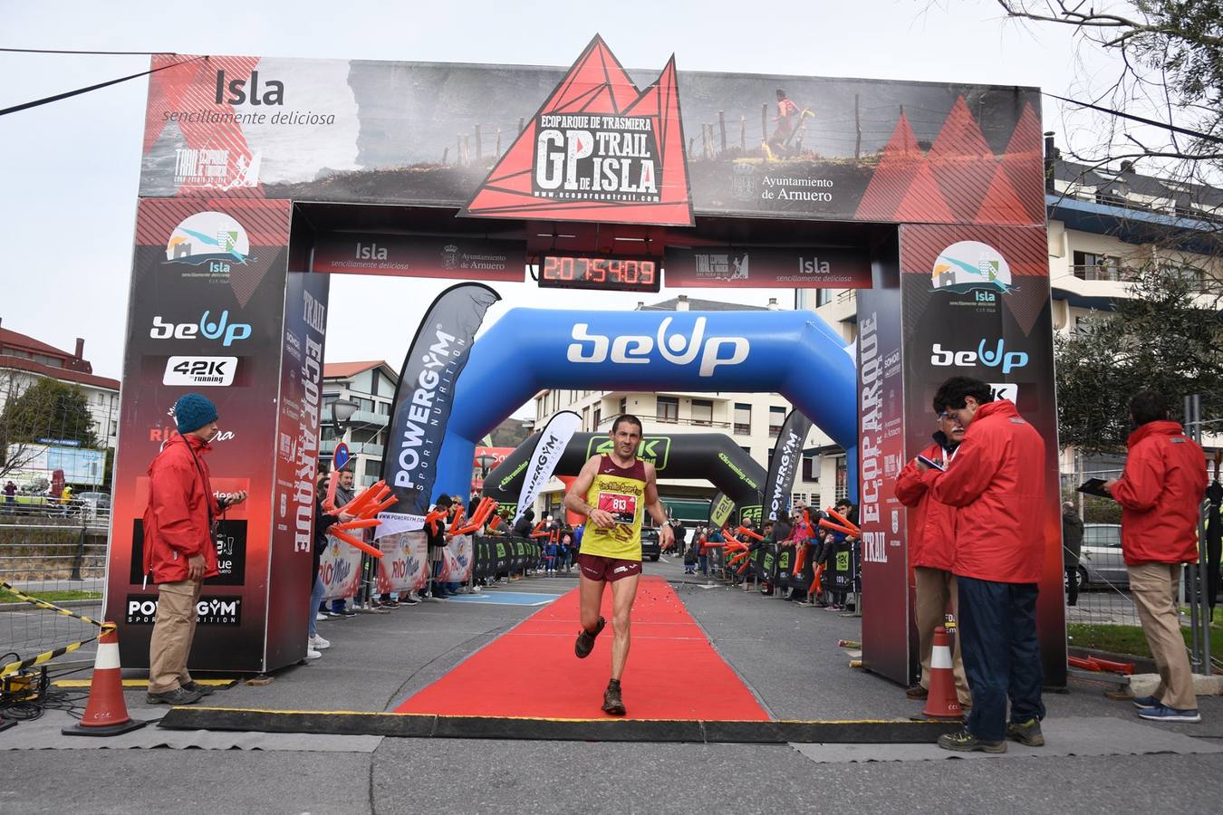 Fotos: Imágenes de la llegada del Trail Ecoparque Trasmiera que ganó Luis Alberto Hernando