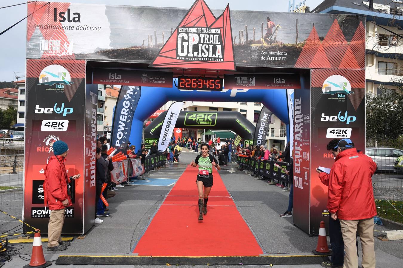 Fotos: Imágenes de la llegada del Trail Ecoparque Trasmiera que ganó Luis Alberto Hernando