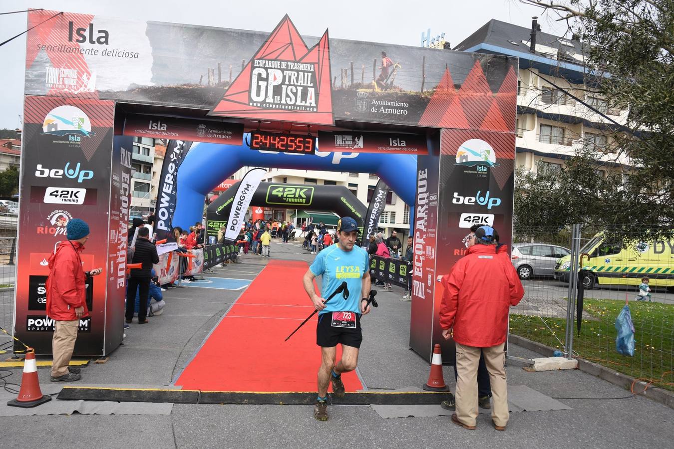 Fotos: Imágenes de la llegada del Trail Ecoparque Trasmiera que ganó Luis Alberto Hernando