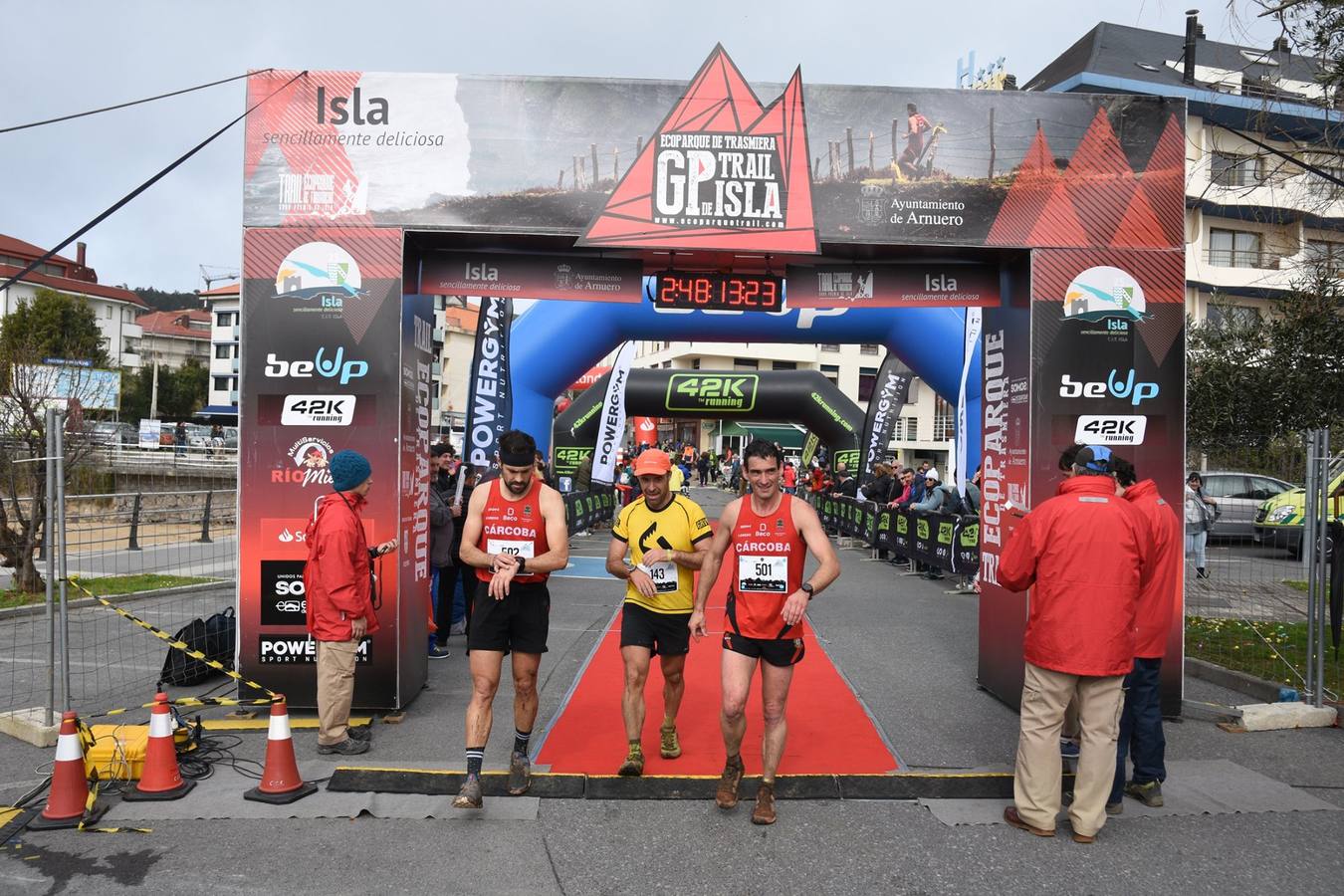 Fotos: Imágenes de la llegada del Trail Ecoparque Trasmiera que ganó Luis Alberto Hernando