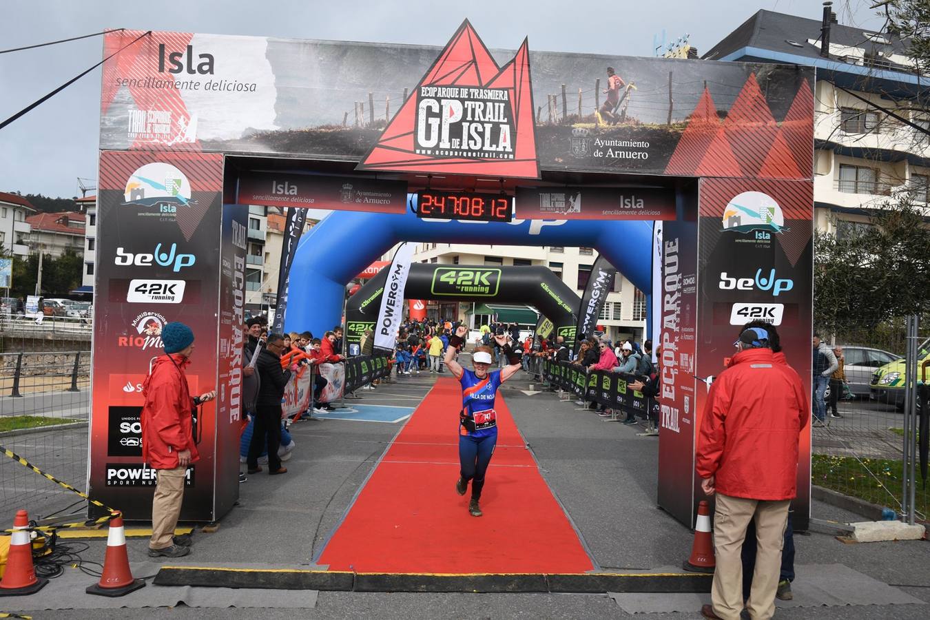 Fotos: Imágenes de la llegada del Trail Ecoparque Trasmiera que ganó Luis Alberto Hernando