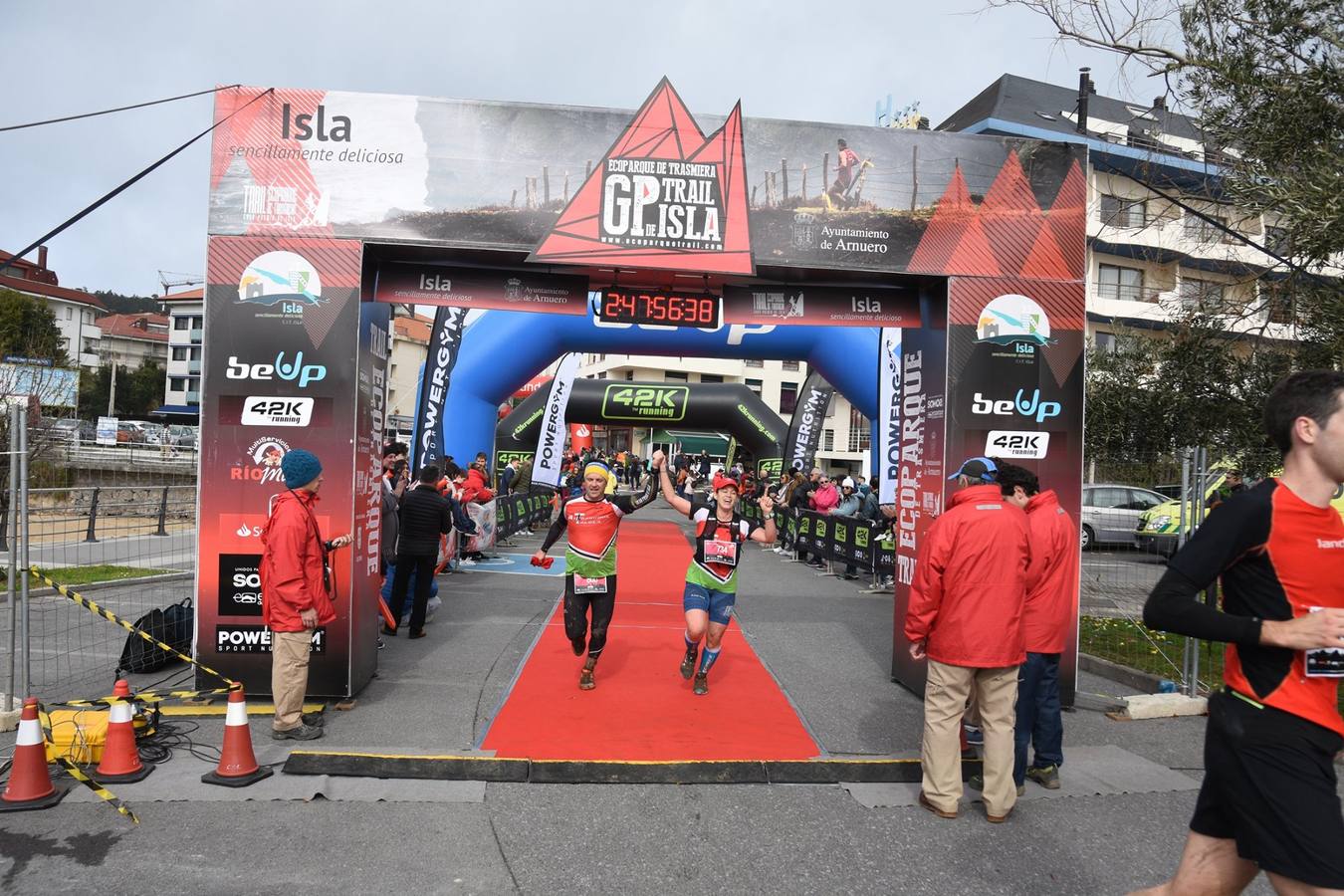 Fotos: Imágenes de la llegada del Trail Ecoparque Trasmiera que ganó Luis Alberto Hernando