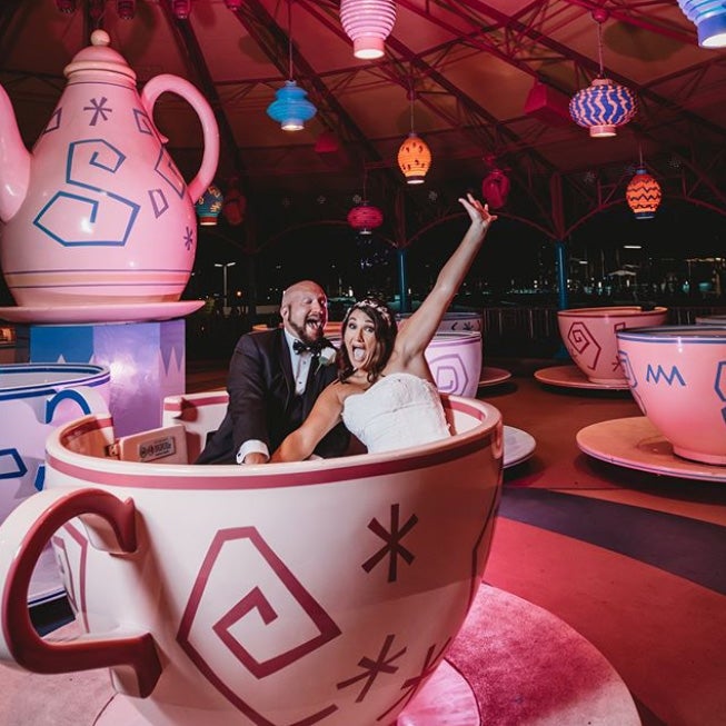 Disney, la factoría de los sueños, amplía su oferta para dar el 'sí, quiero' como una princesa de película y se inspira en Cenicienta, Blancanieves o Ariel