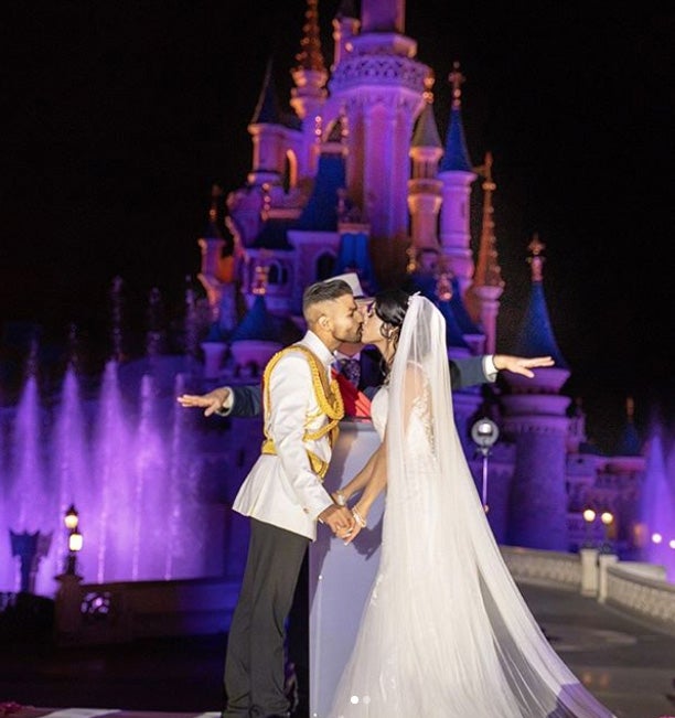 Disney, la factoría de los sueños, amplía su oferta para dar el 'sí, quiero' como una princesa de película y se inspira en Cenicienta, Blancanieves o Ariel