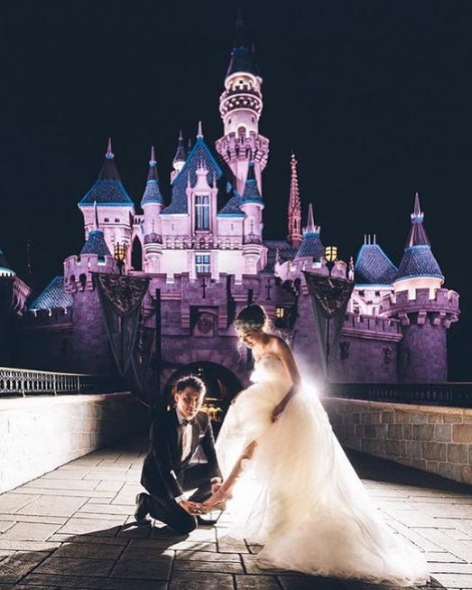 Disney, la factoría de los sueños, amplía su oferta para dar el 'sí, quiero' como una princesa de película y se inspira en Cenicienta, Blancanieves o Ariel