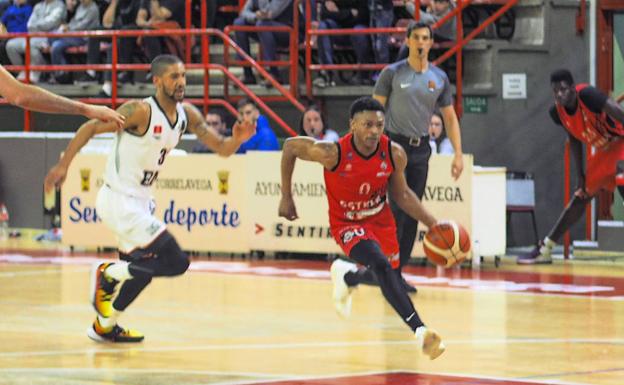 El Estela jugó su partido ante el Basket Navarra en el Vicente Trueba. 