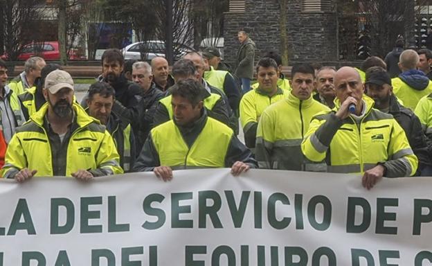 Los empleados de Parques y Jardines, en una manifestación sobre las condiciones del servicio.