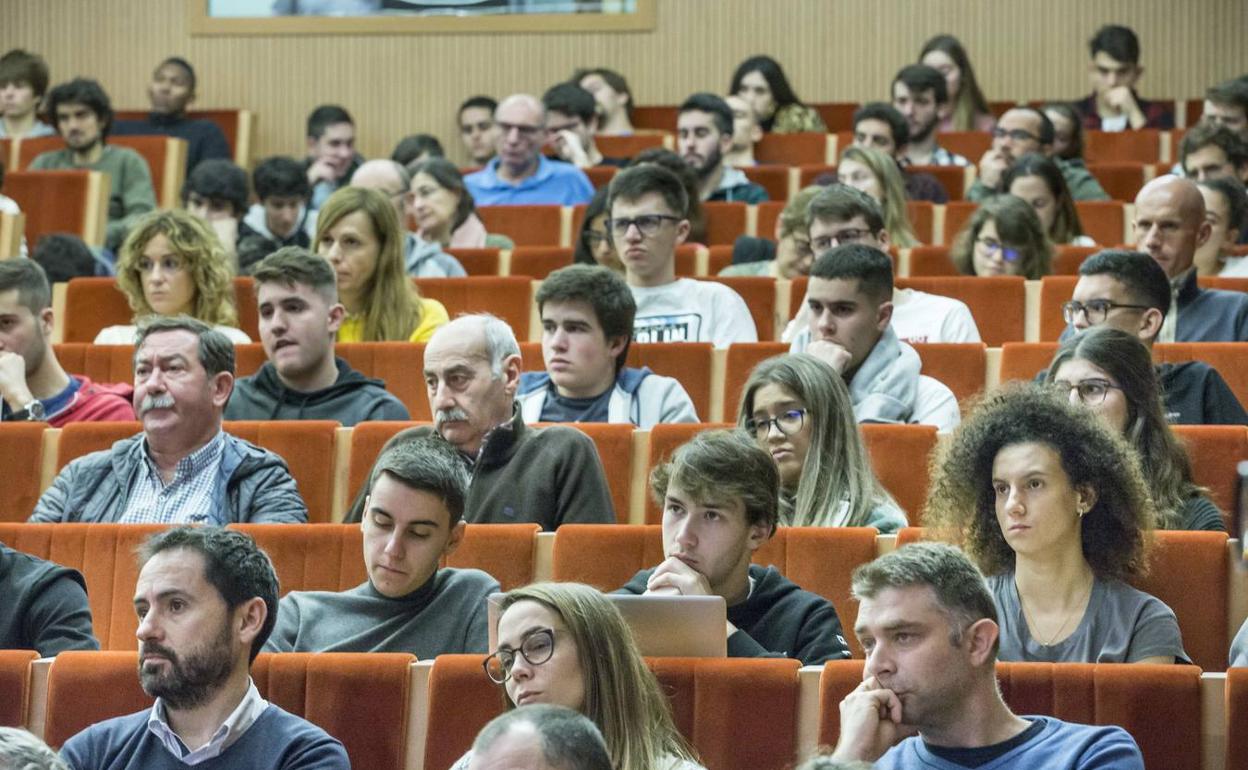 Conferencia sobre cambio climático en la facultad de Caminos