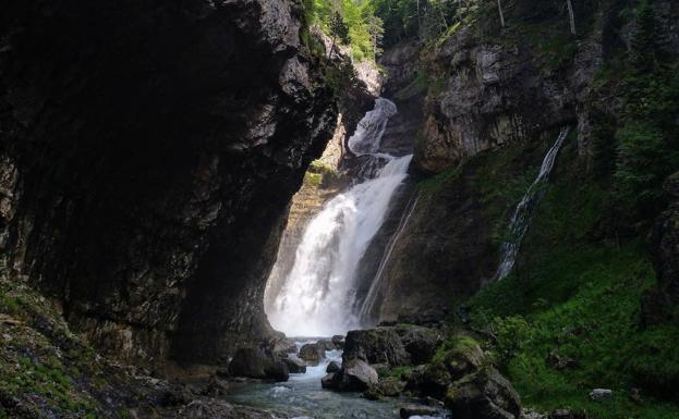 Imagen. La cascada del Estrecho (Monte Perdido).