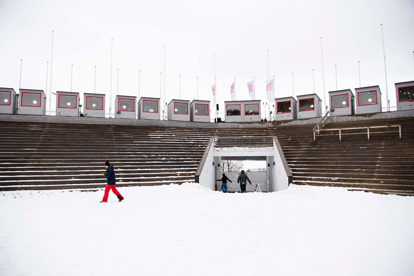 a Federación Internacional de Esquí (FIS) anula las dos últimas carreras por el coronavirus; y el noruego se alza con el título en la masculina y la italiana, en la femenina