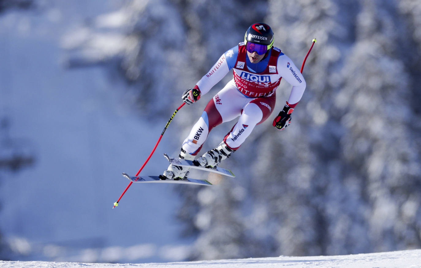 a Federación Internacional de Esquí (FIS) anula las dos últimas carreras por el coronavirus; y el noruego se alza con el título en la masculina y la italiana, en la femenina