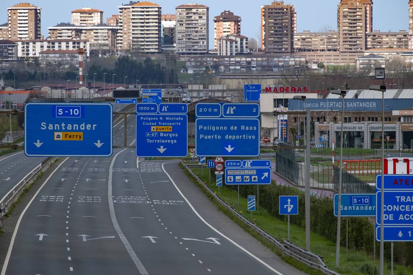 La S-10, sin coches. Una imagen poco habitual, casi inédita