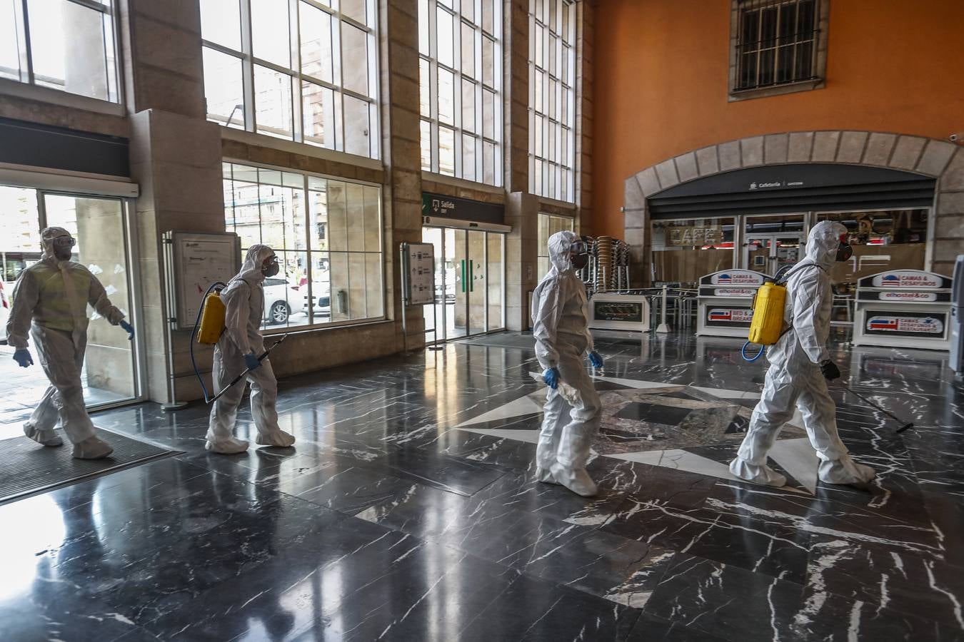 El Ministerio de Defensa desplaza a la región a 97 militares y 30 vehículos para tareas de vigilancia, concienciación ciudadana y desinfección en la lucha contra la pandemia