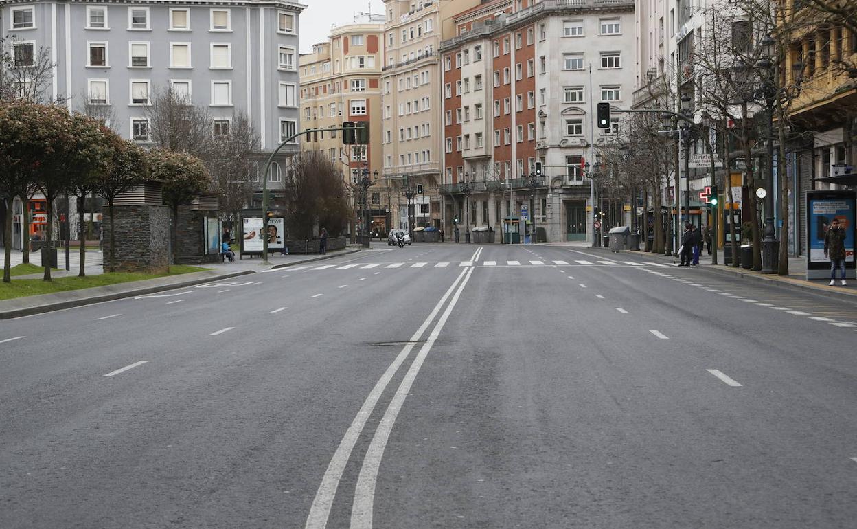 Calles vacías en Santander este martes.
