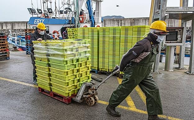 Imagen principal - Preocupación e incertidumbre entre la flota cántabra