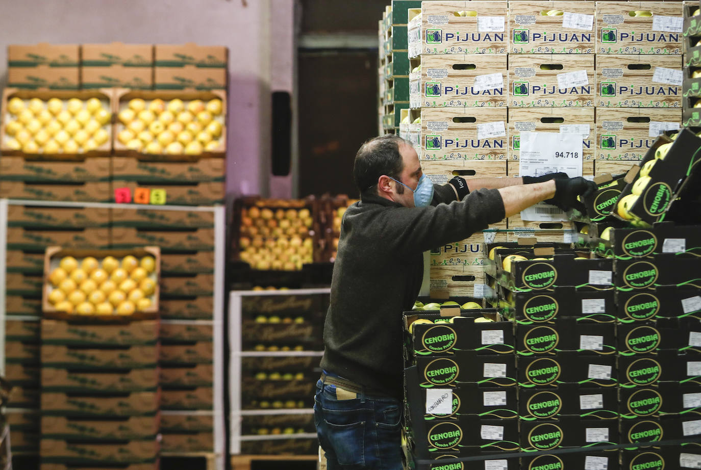 Fotos: Mercasantander, la despensa de las tiendas cántabras, tiene «existencias de sobra»