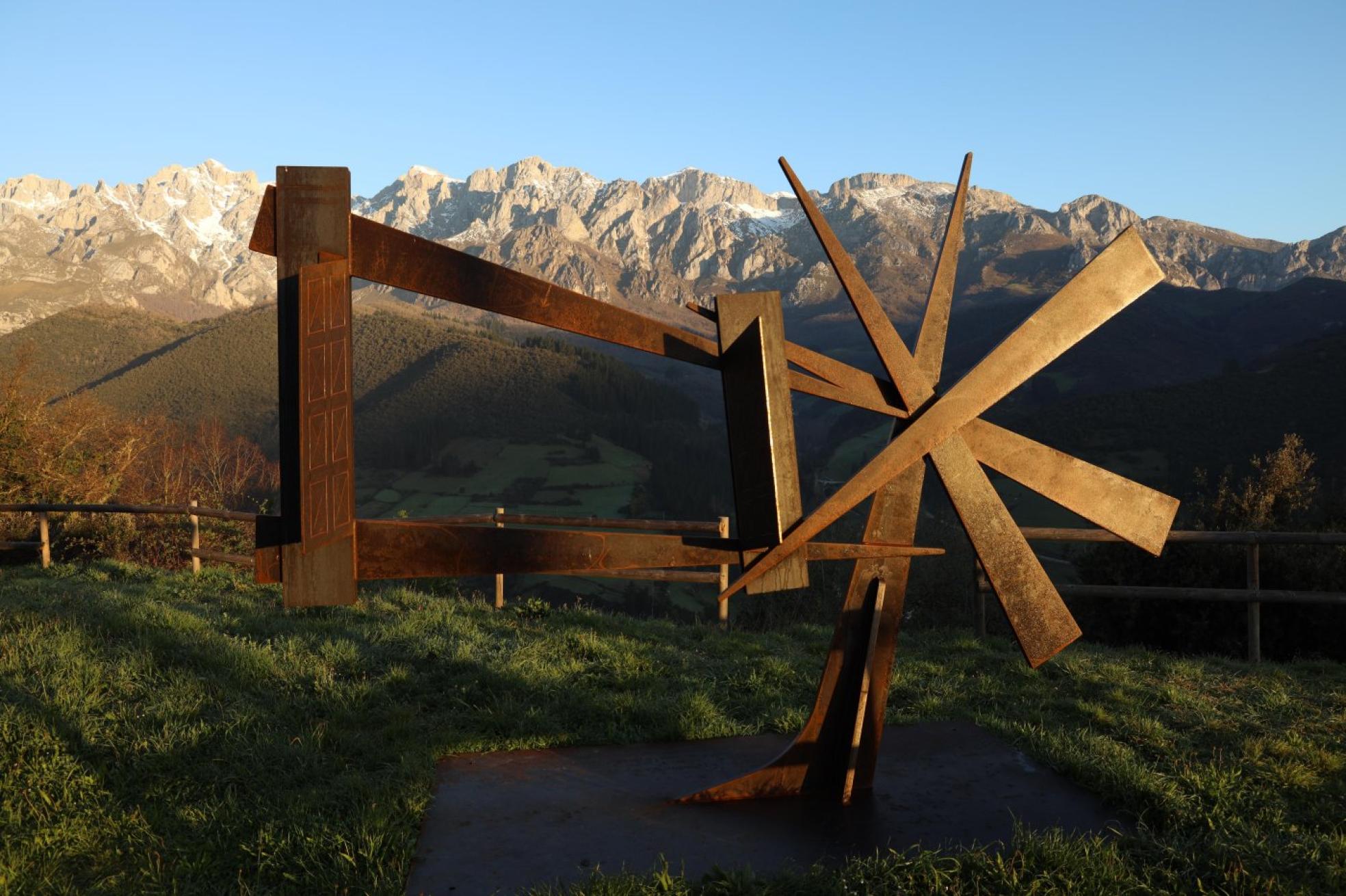 La ventana está instalada en el mirador de San Miguel con magníficas vistas hacia el valle de Camaleño y los Picos de Europa. p. álvarez