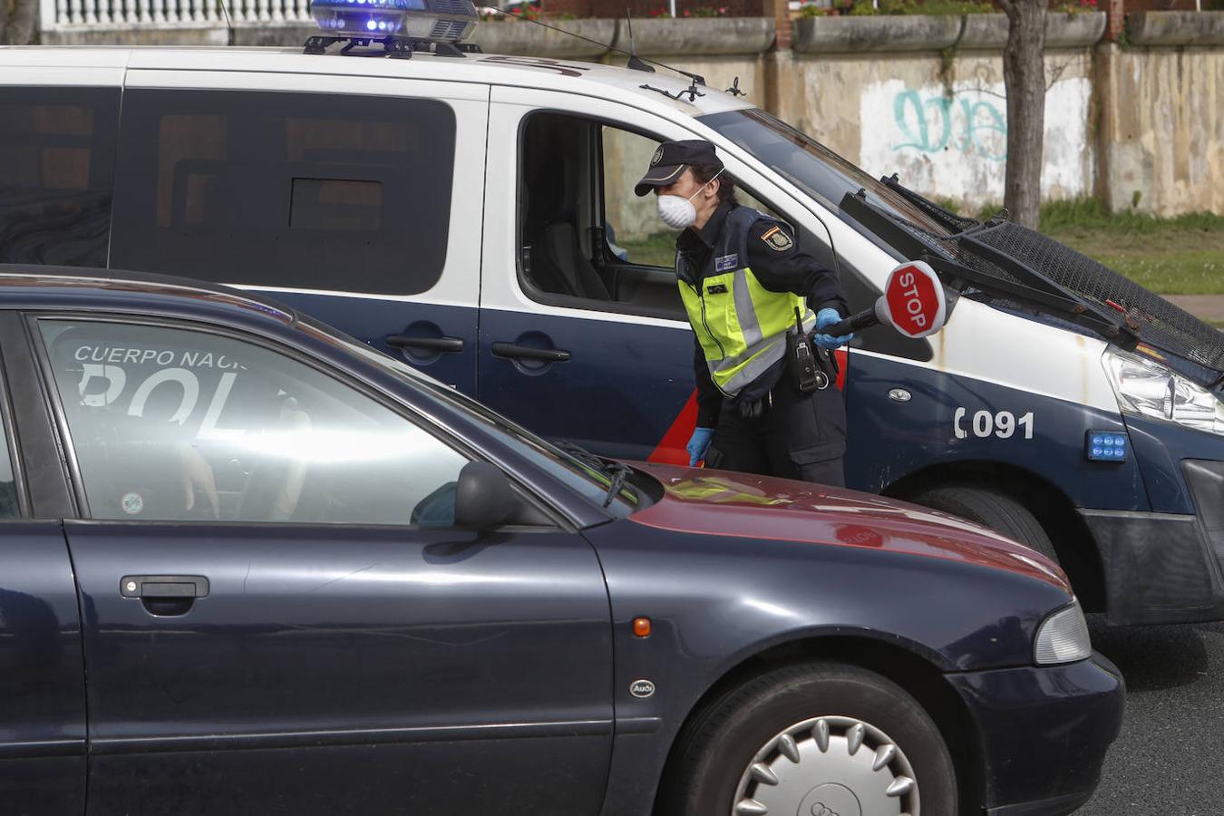 Las imágenes más destacadas del quinto día laboral en estado de alarma en Cantabria,