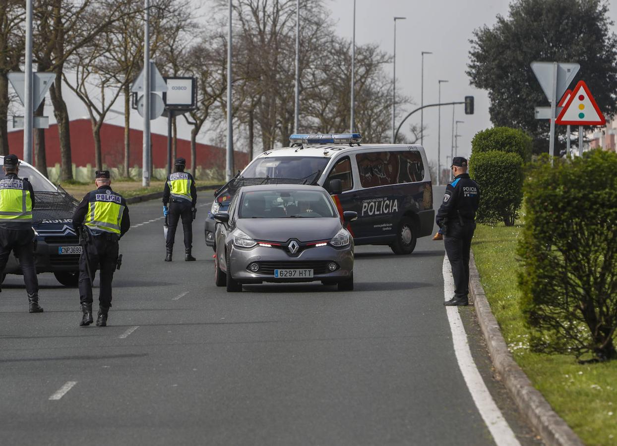 Las imágenes más destacadas del quinto día laboral en estado de alarma en Cantabria,