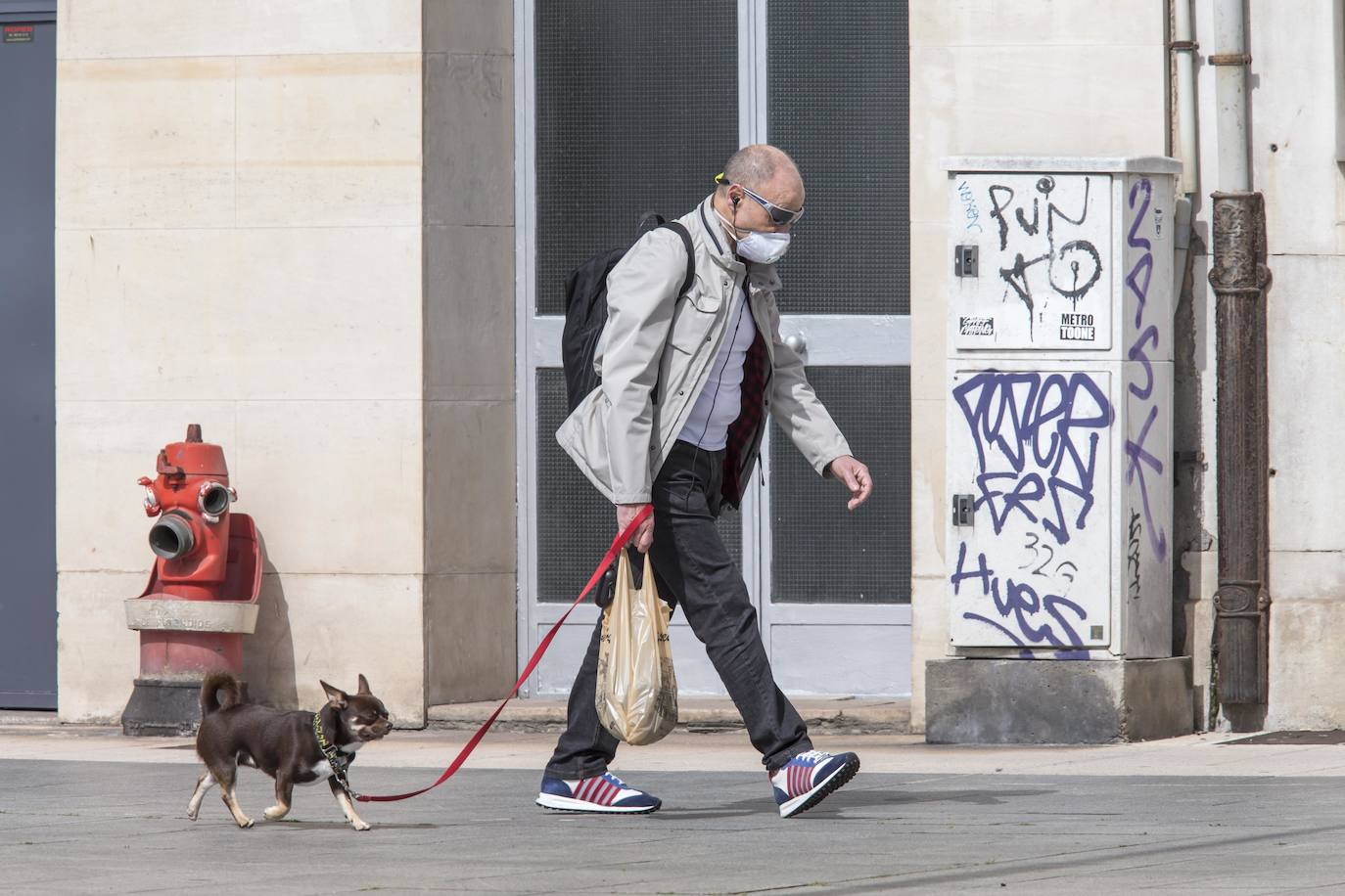 Compras y paseo al perro, las dos únicas 'disculpas' para salir de casa un rato.