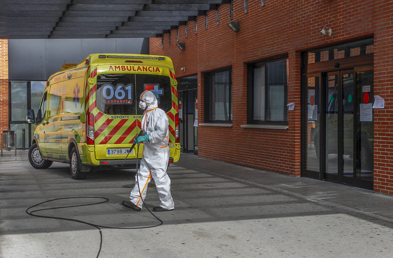 Entrada a urgencias en Sierrallana