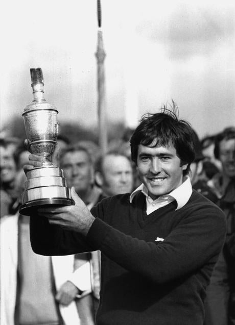 Imagen - Severiano Ballesteros, con el trofeo de campeón en el Abierto Británico de 1979