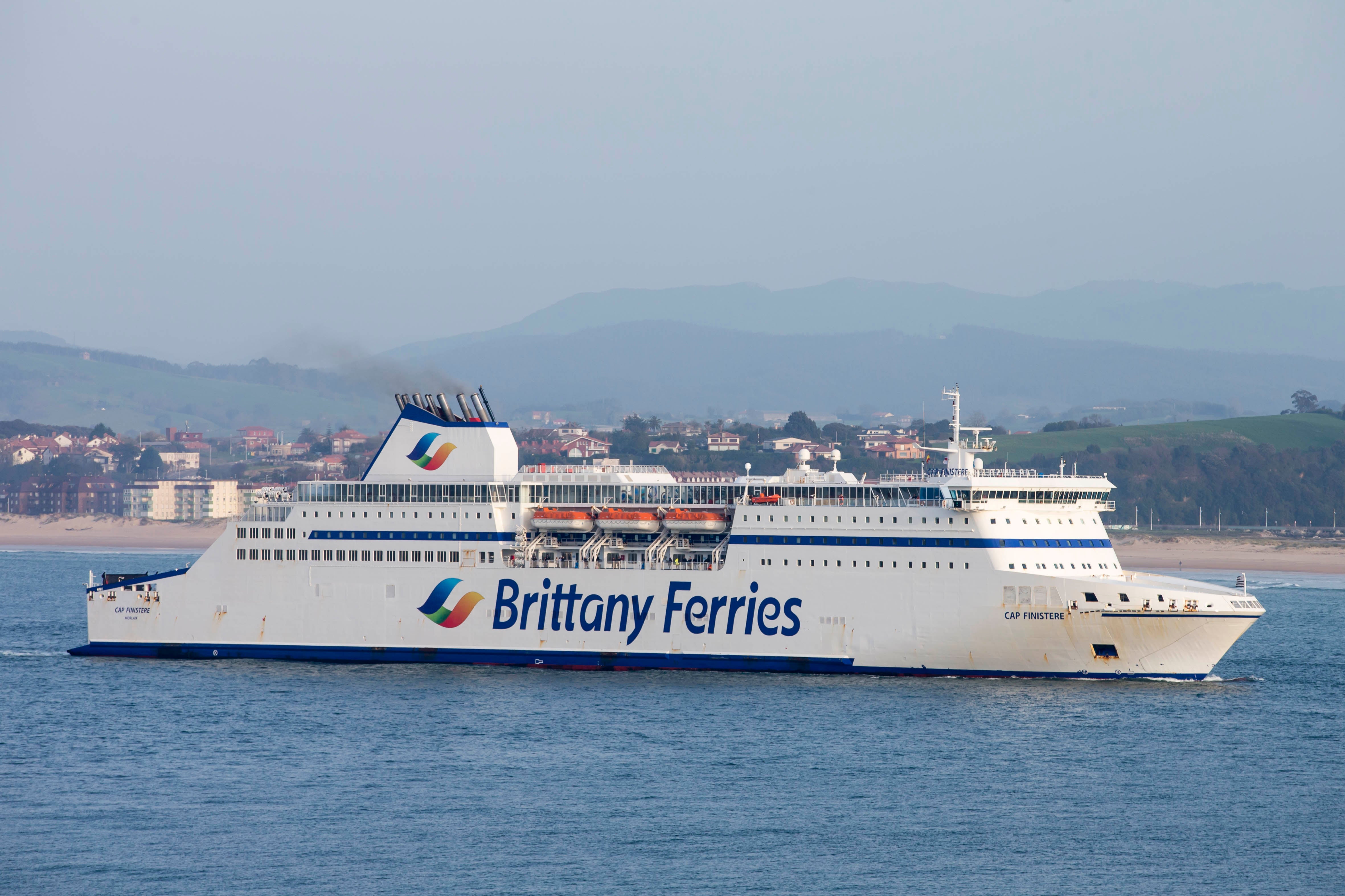 Fotos: La vuelta a casa de 194 pasajeros en el último Ferry mientras dure el estado de alarma