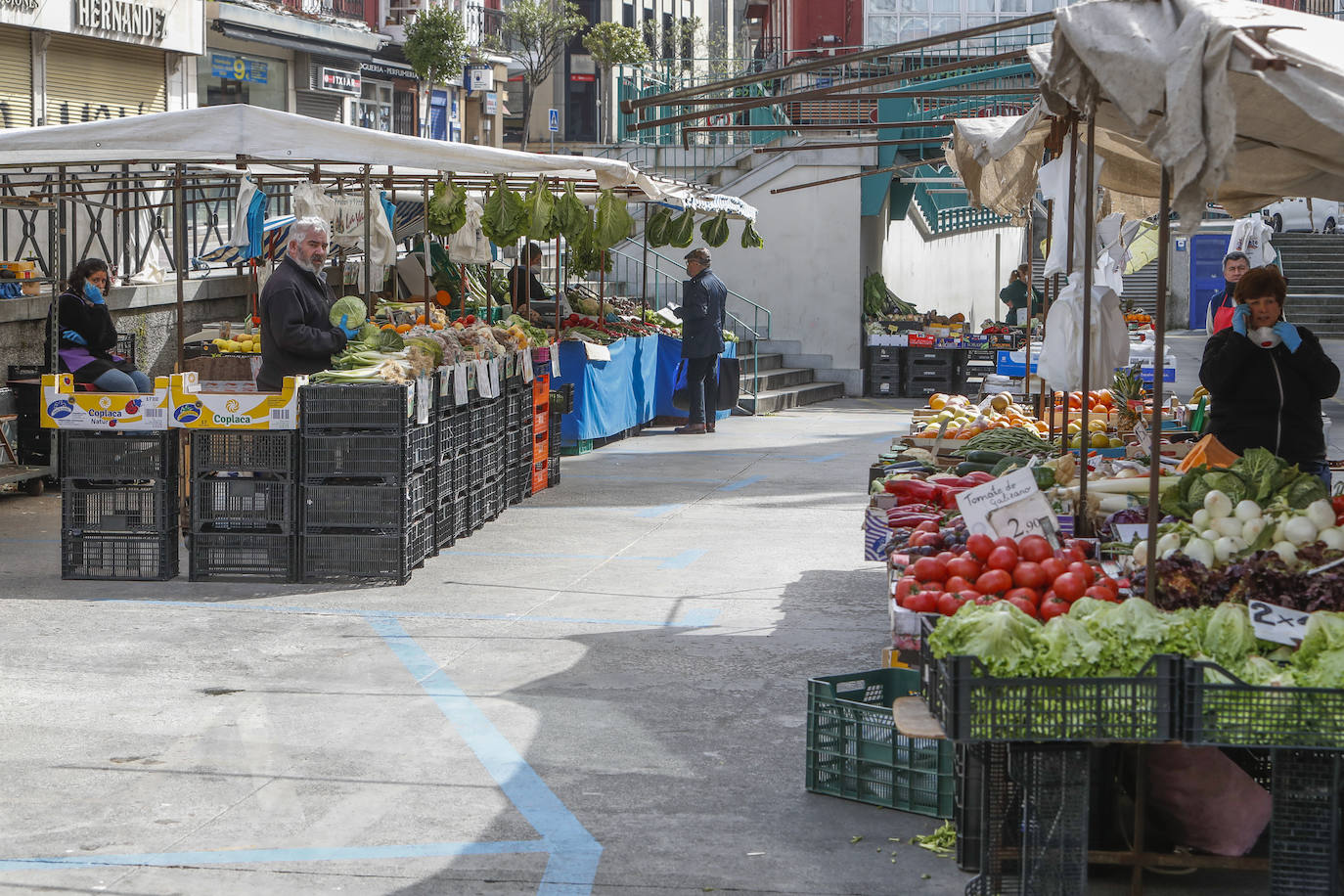 Fotos: Las insólitas imágenes del Mercado de la Esperanza un sábado de confinamiento