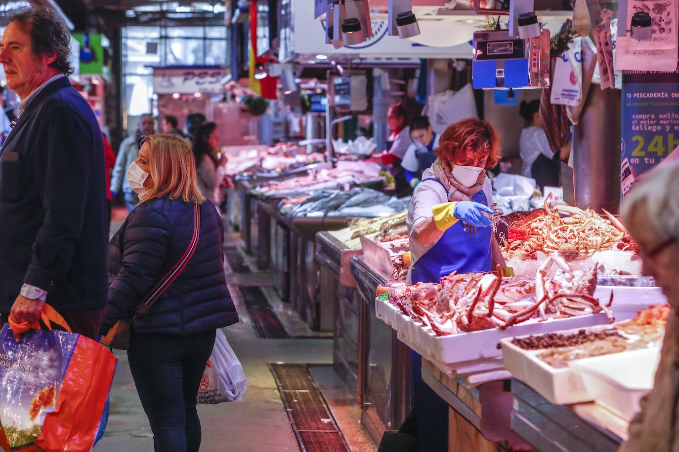 Fotos: Las insólitas imágenes del Mercado de la Esperanza un sábado de confinamiento