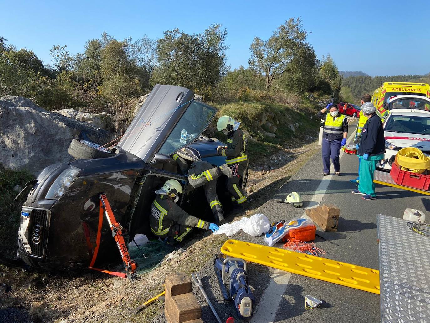 Herida una mujer tras volcar el vehículo que conducía en Val de San Vicente