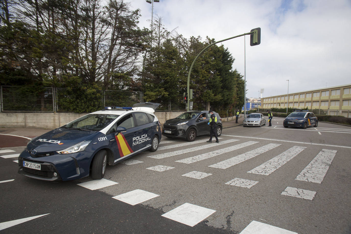 Fotos: La Policía realiza Labores de vigilancia del confinamiento en El Sardinero