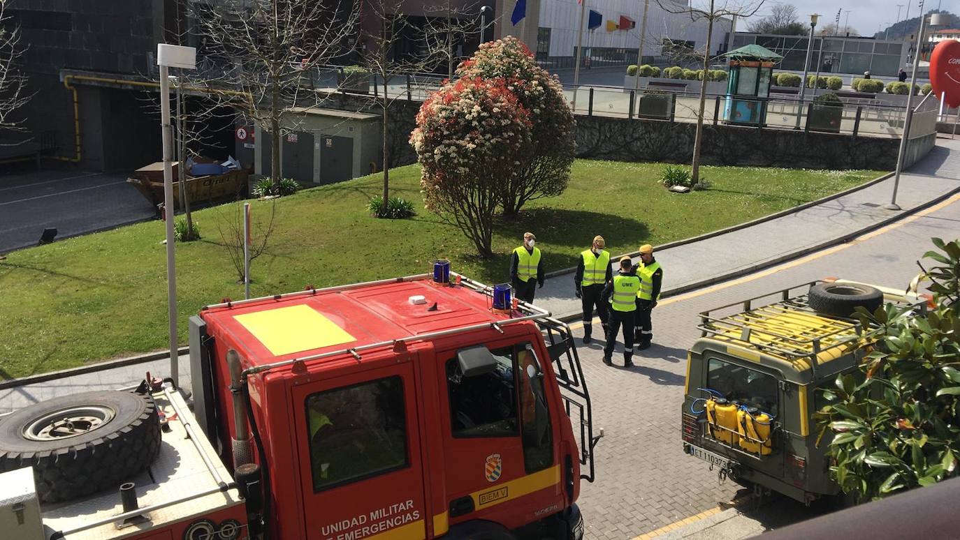 Casi un centenar de efectivos de la Unidad Militar de Emergencias de León está en la región, El equipo ha comenzado a trabajar en la zona de El Sardinero y en Valdecilla y centros de salud.