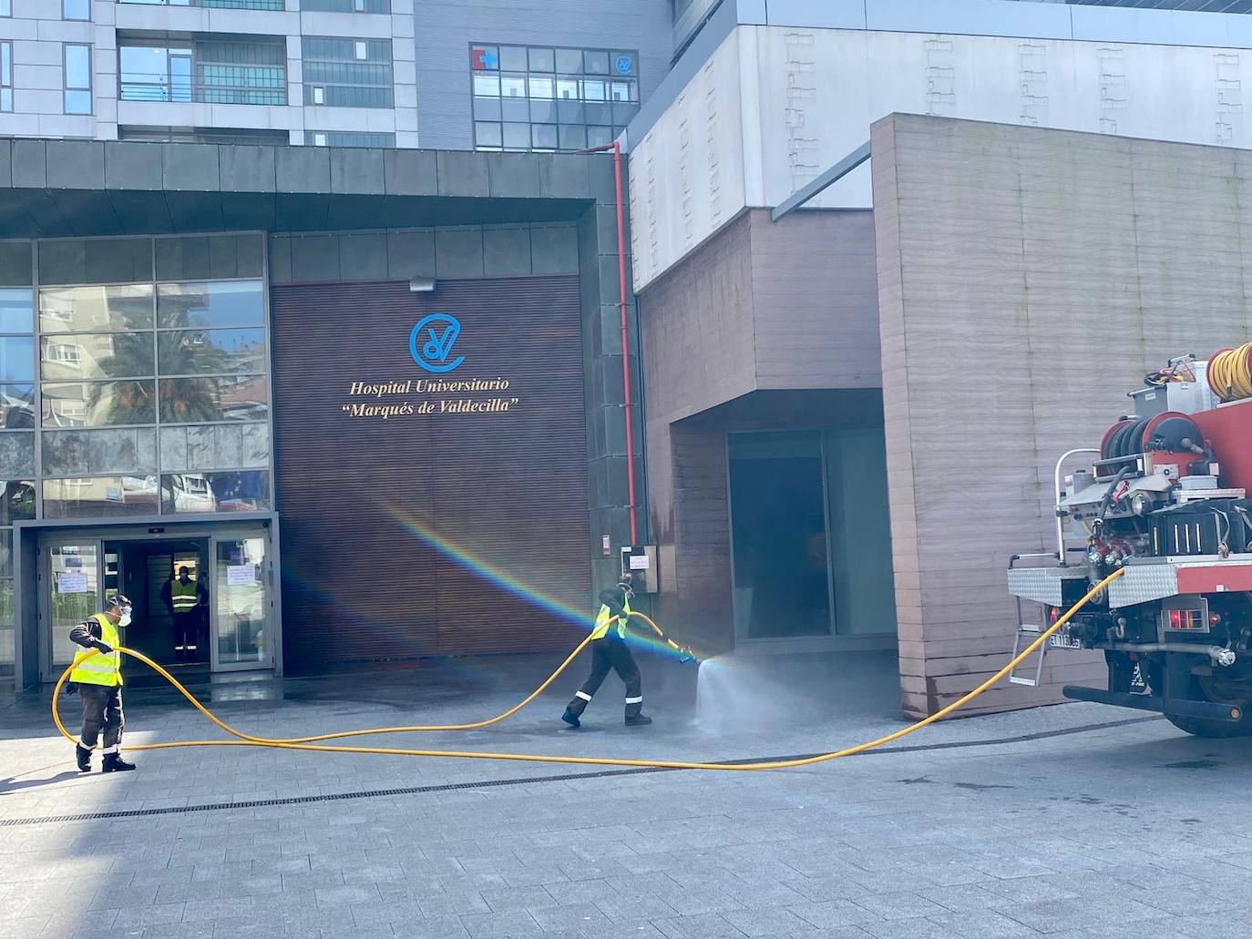 Casi un centenar de efectivos de la Unidad Militar de Emergencias de León está en la región, El equipo ha comenzado a trabajar en la zona de El Sardinero y en Valdecilla y centros de salud.